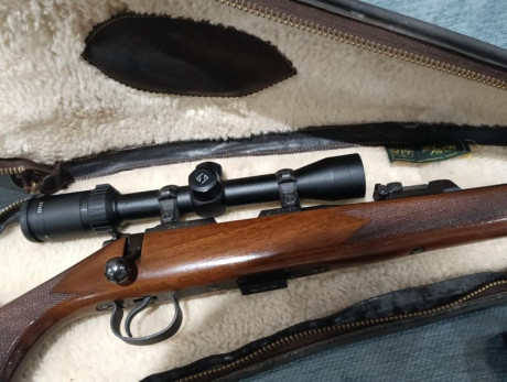 Se vende rifle del calibre 22 LR, marca Ceska (CZ) modelo 452, caja larga.
Se vende con monturas y un 12