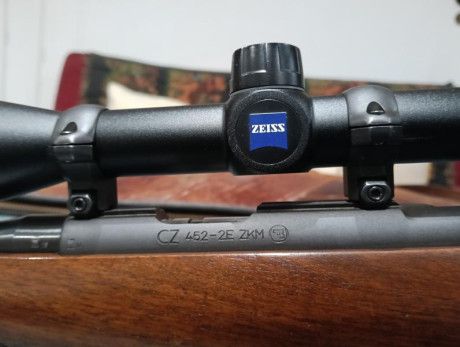 Se vende rifle del calibre 22 LR, marca Ceska (CZ) modelo 452, caja larga.
Se vende con monturas y un 20