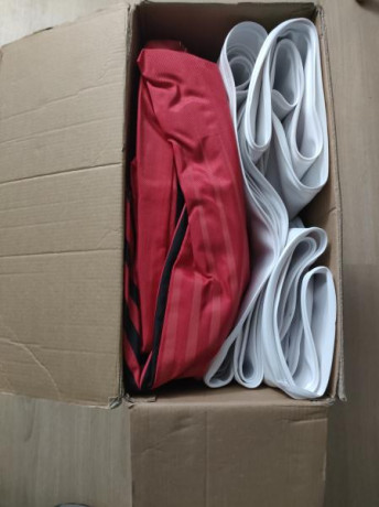 Jobe para 2 personas, con 4, o 5 salidas, está prácticamente sin uso, tiene 3 años de comprado, pero hace 02