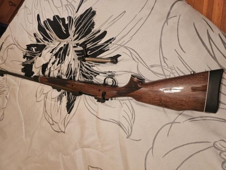 Buenas a todos,

Pongo a la venta un Rifle de cerrojo Remington 700 BDL con muy poco uso.
Calibre 300 02