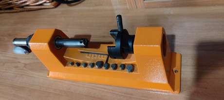 Buenas,  vendo trimmer Lyman, con todos sus accesorios, habré recortado unas 200 vainas
120 euros 00