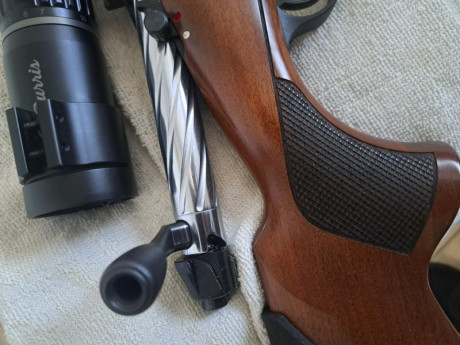 Flamante Franchi Horizon en  madera.Calibre 300Wm.Con rail picatinny, freno de boca y dos cajas de balas.....El 02