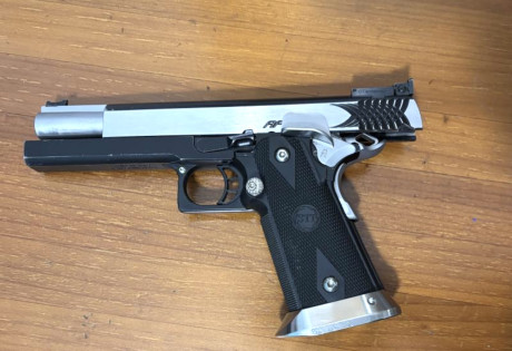 Se ofrece magnífica pistola STI Apeiro cal.40SW  :
* Cañón Schuemann de  tipo Islam rampado de 5” pesado. 00