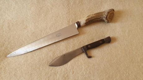 Saludos, 

Por compartir de vez en cuando alguna cosa, os cuelgo imágenes de un cuchillo gaucho (facón, 00