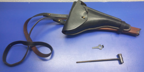 Funda para Luger de la Armada Imperial Alemana, 1906-1916, con cañón de 6". 
Esta réplica de gran 01