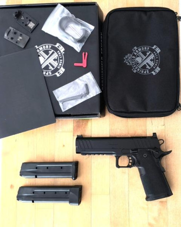 Vendo pistola tipo 2011 de la marca Springfield Armory.   

Completamente nueva a estrenar.   
Con dos 00