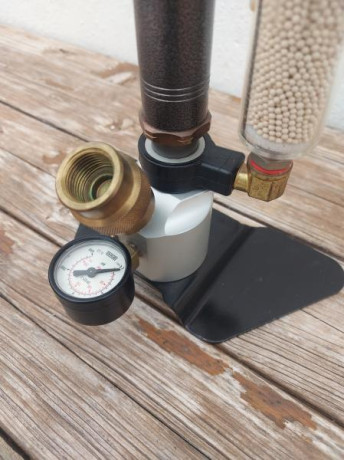 Por cese de la actividad deportiva, sigo vaciando el armero....
Vendo bomba manual para aire comprimido 02