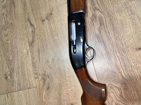 Tiene cañon de 66cm y choke fijo de 4 estrellas , teniendola limpia tienes escopeta para toda la vida 11