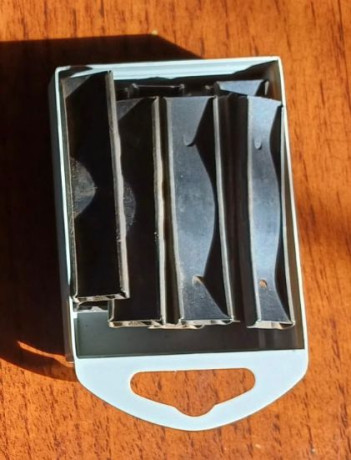 Se liquidan los siguientes complementos y accesorios de armas. 
Todo a 20 euros más el envío, por agencia 100