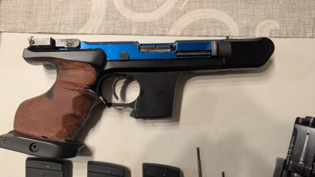 Buenas noches.
Pongo a la venta mi hammerli sp20 del .22 con carro del .32.
Como se puede apreciar es 12