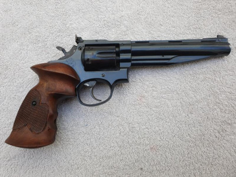 Se vende revolver ruby extra en calibre 38 special.Guiado en F.Esta en buen estado y dispara muy bien,tiene 11