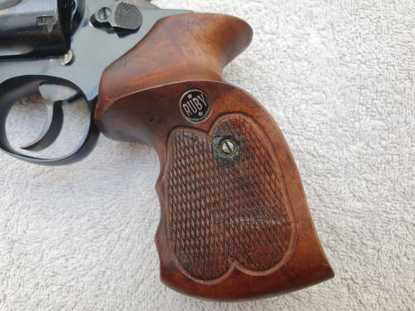 Se vende revolver ruby extra en calibre 38 special.Guiado en F.Esta en buen estado y dispara muy bien,tiene 21