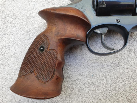 Se vende revolver ruby extra en calibre 38 special.Guiado en F.Esta en buen estado y dispara muy bien,tiene 31