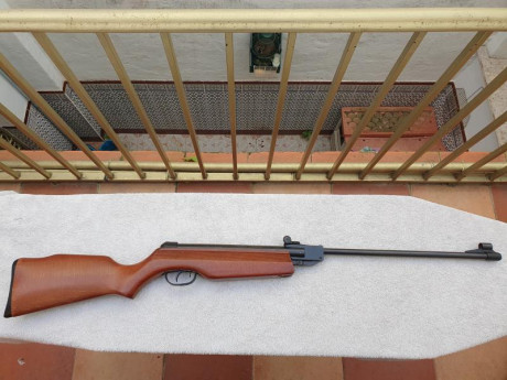 Se vende gamo expo 2000 en calibre 4,5mm.esta en buen estado y funciona perfectamente.pavonado y maderas 01