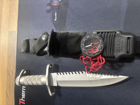 Buenas compañeros, pongo a la venta este precioso cuchillo, una referencia en los cuchillos de Supervivencia. 00