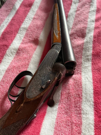 Escopeta paralela TIKKA Cal 12 
• Usada para la caza, funcional. 
• Incluye: - Funda de transporte   
• 01