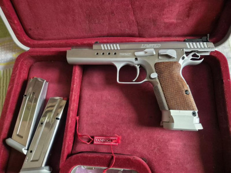Vendo Tamfoglio Limitec Custon HC, con disparador a 1200, con tres cargadores, dos muelles de cargador, 01