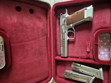 Vendo Tamfoglio Limitec Custon HC, con disparador a 1200, con tres cargadores, dos muelles de cargador, 00