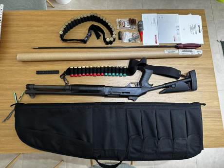 Vendo Benelli M4, totalmente de serie, con culata telescópica y  tubo con capacidad para 7 cartuchos, 00