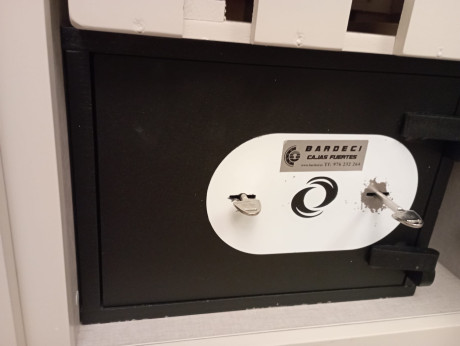 Buenas tardes, un amigo vende un Armero grado tres, como ya sabéis han cambiado la reglamentación y este 02