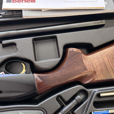 Se vende a personas poseedoras del pertinente permiso de armas: benelli montef. 20 lim. 3c fissa. poco 00