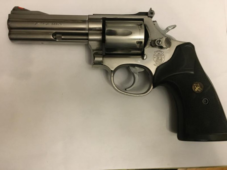 VENTA DE revolver Smith Wesson springfield 357 mag..
1200 euros (negociables y escucho ofertas ).. 02