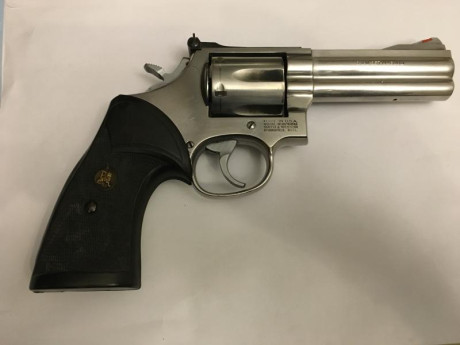 VENTA DE revolver Smith Wesson springfield 357 mag..
1200 euros (negociables y escucho ofertas ).. 01