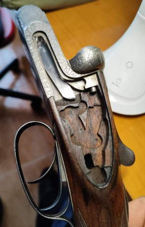 Se ofrece a la venta una escopeta Victor Sarasqueta Modelo 216 HH Hispania, calibre 12, una pieza clásica 40