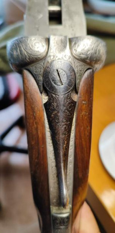 Se ofrece a la venta una escopeta Victor Sarasqueta Modelo 216 HH Hispania, calibre 12, una pieza clásica 62