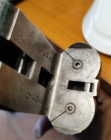 Se ofrece a la venta una escopeta Victor Sarasqueta Modelo 216 HH Hispania, calibre 12, una pieza clásica 82