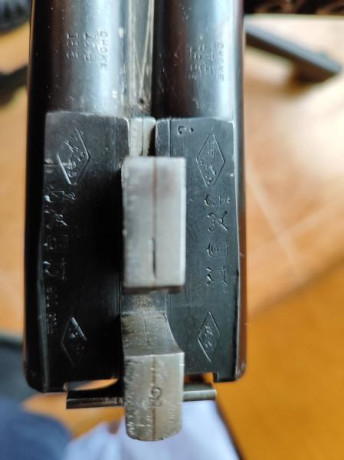 Se ofrece a la venta una escopeta Victor Sarasqueta Modelo 216 HH Hispania, calibre 12, una pieza clásica 121