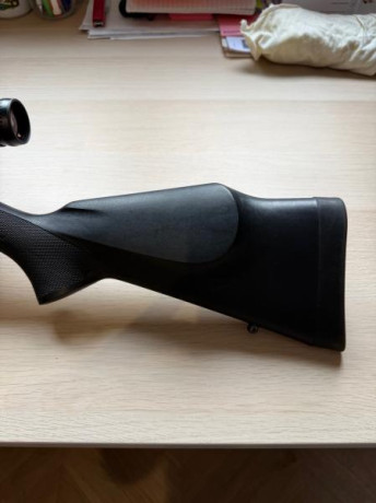 Buenas tardes:
Un amigo mío vende este rifle en estado usado con gatillo Canjar de pelo francés, monturas 02