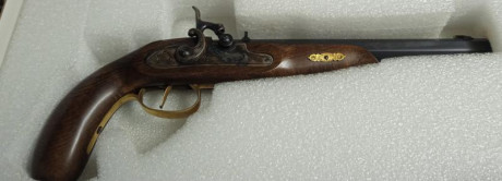 Hola. Vendo pistola Davy Crockett, de Ardesa, calibre 32. Sólo estrenada. Está afinada, aunque no tiene 01