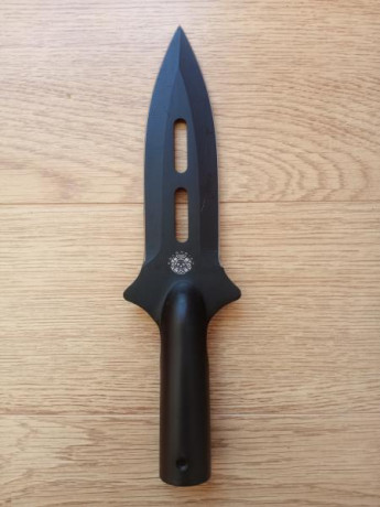 Vendo Lanza United con empuñadura hueca para acoplar un astil de madera. Doble filo. Incluye funda protectora 02