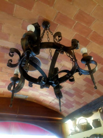 Hola buenos días, un amigo ha cambiado la decoración de su restaurante y vende diversos muebles rústicos 11