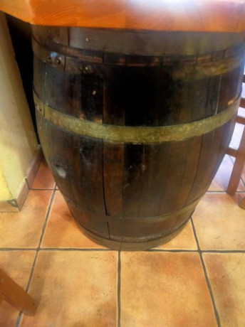 Hola buenos días, un amigo ha cambiado la decoración de su restaurante y vende diversos muebles rústicos 10