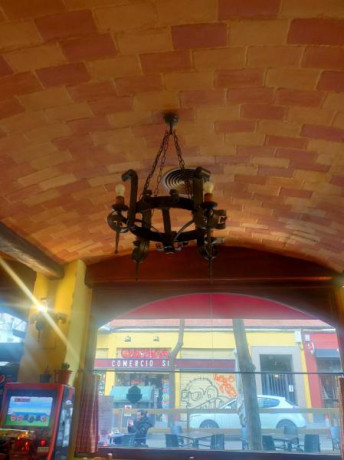 Hola buenos días, un amigo ha cambiado la decoración de su restaurante y vende diversos muebles rústicos 20