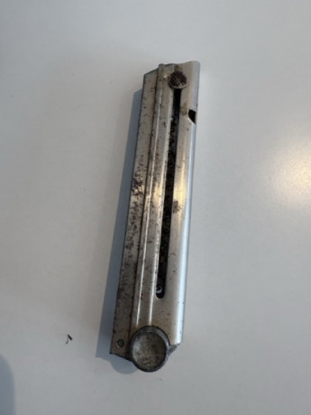 Hola,

Vendo 2 cargadores luger en buen estado:

1. con marcaje 7,65 Made in Germany
2. con marcaje 9 22