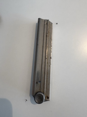 Hola,

Vendo 2 cargadores luger en buen estado:

1. con marcaje 7,65 Made in Germany
2. con marcaje 9 21