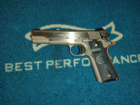 Un amigo pone en venta su 1911. En buen estado,2 cargadores, maletín original. Miras NOVAK,y otra igual 111