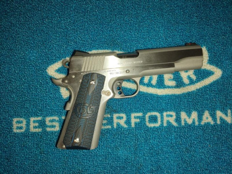 Un amigo pone en venta su 1911. En buen estado,2 cargadores, maletín original. Miras NOVAK,y otra igual 110