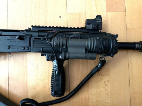 Se vende escopeta Saiga calibre 12/76, semiautomática, modificada por Armería Casa Puntos con freno de 01