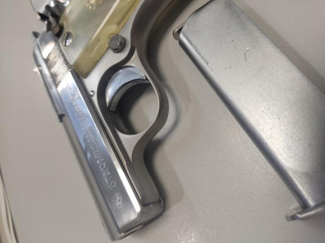 Vendo Pistola Star Calibre 6,35 con 2 cargadores y caja original. Para guiar con licencia A o B. Precio 00