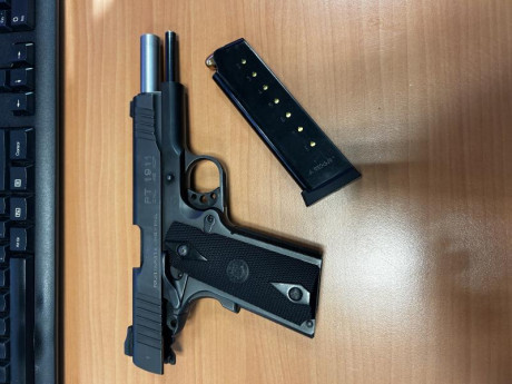 Vendo esta preciosa Taurus PT 1911 del 45 acp, con muy pocos disparos. Regalo cachas de madera, fundas 00