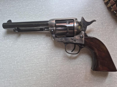 Vendo Revolver Aldo Uverti " El Pacificador " en 357 con muy pocos tiros, lo vendo en 425 euros, 01