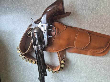 Vendo Revolver Aldo Uverti " El Pacificador " en 357 con muy pocos tiros, lo vendo en 425 euros, 11