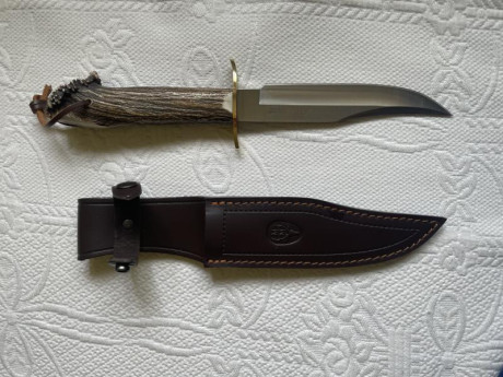 Estan nuevos sin nada de uso , los tengo de colección, se pueden recojer en Malaga capital en mano o hago 11