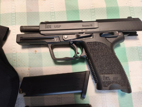 Vendo pistola HK modelo USP calibre 9mm x19 con dos cargadores funda y maletín de transporte como nueva 00