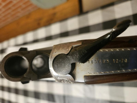 Tiene pocos tiros, cañones 70 a espejo, buen ajuste y buen estado. 350€ + envío. Esta en Vizcaya. Tambien 01