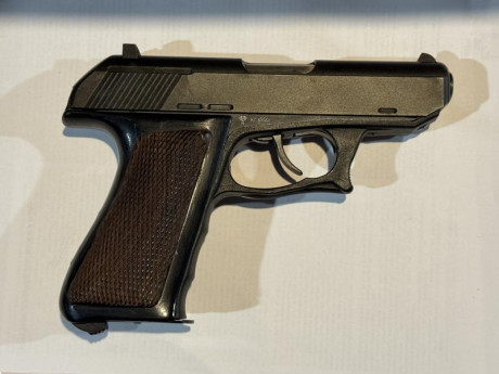 Hola
Vendo pistola Ruger Mark IV Target, con empuñadura de madera. En su caja original, con dos cargadores 10